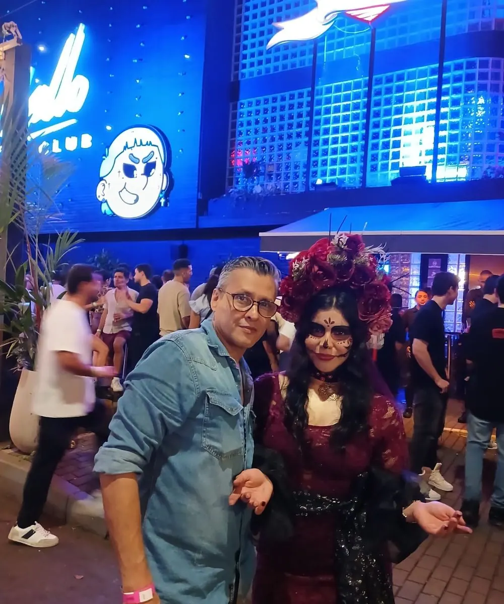 Guests enjoying a Vibe Colombia experience in Medellín